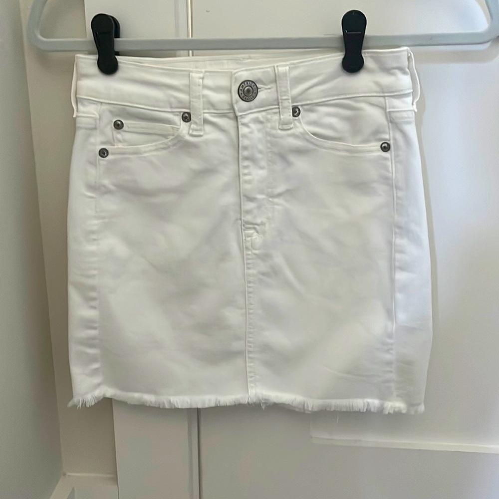White jean skirt, high rise, super stretch